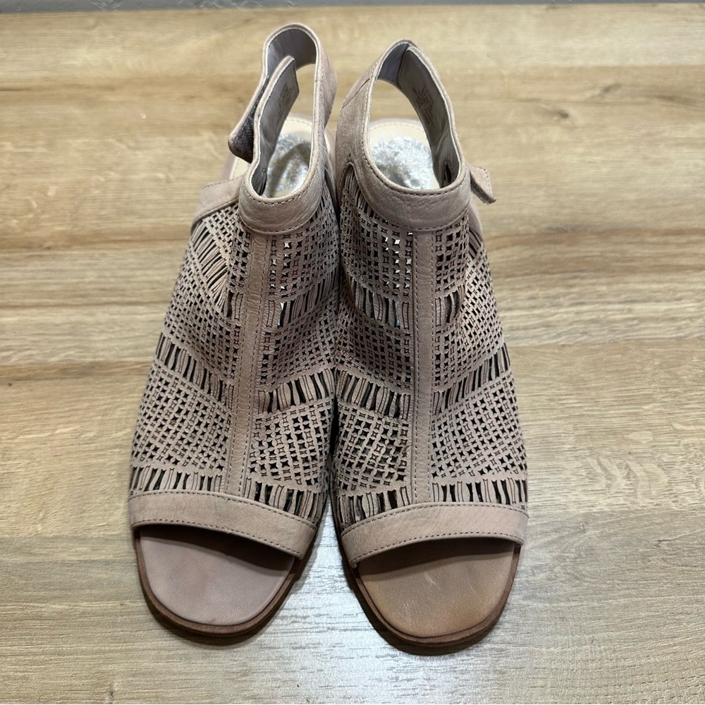 Vince Camuto Keannie Open Toe Sandal Tipsy Taupe Suede